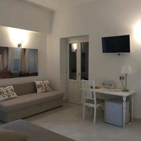 Bed and breakfast Isola Charm - A Historic Near Punta Del Pero 2*