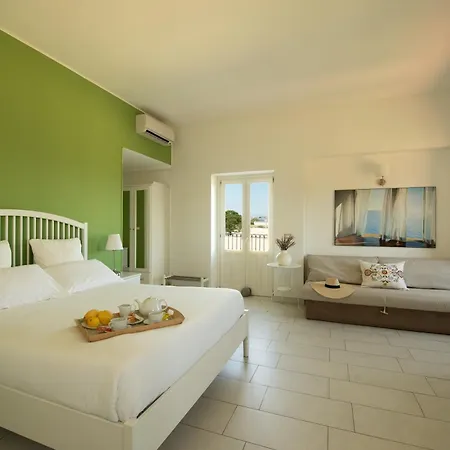 Bed & Breakfast Isola Charm - A Historic Near Punta Del Pero