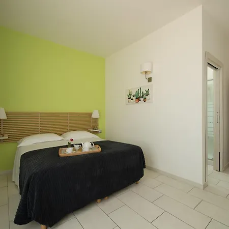 Bed & Breakfast Isola Charm - A Historic Near Punta Del Pero Syracuse
