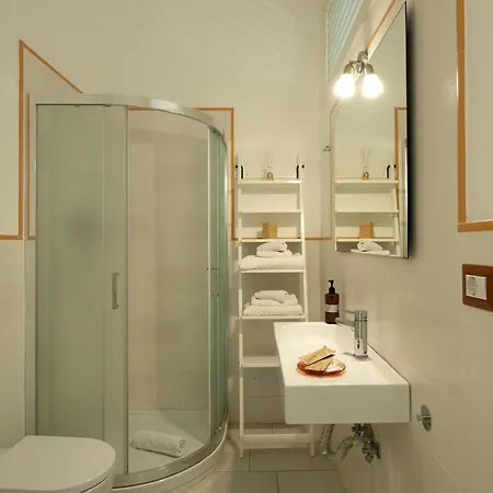 B&B Isola Charm - A Historic Near Punta Del Pero