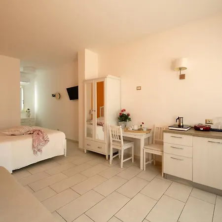 Isola Charm - A Historic Near Punta Del Pero Bed & Breakfast