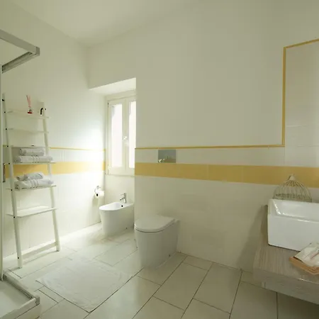B&B Isola Charm - A Historic Near Punta Del Pero