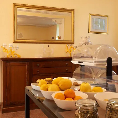Bed & Breakfast Isola Charm - A Historic Near Punta Del Pero 2*