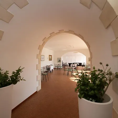 Isola Charm - A Historic Near Punta Del Pero Bed & Breakfast 2*