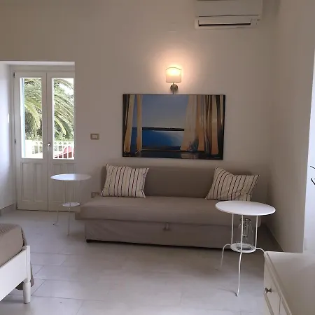 Bed & Breakfast Isola Charm - A Historic Near Punta Del Pero 2*