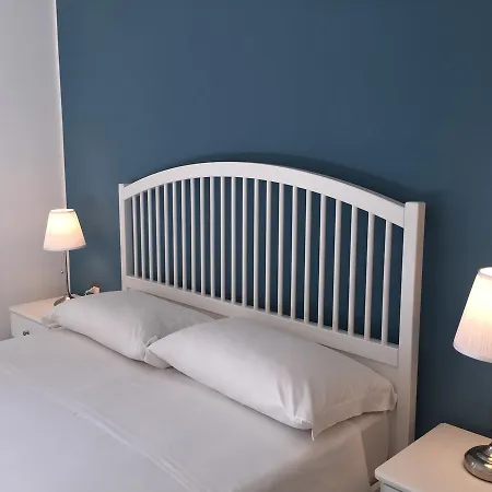 Bed & Breakfast Isola Charm - A Historic Near Punta Del Pero 2*