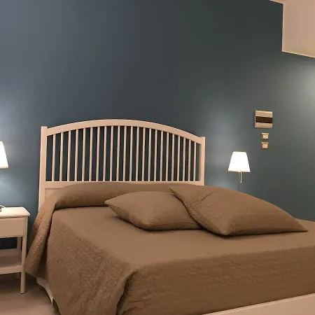 Bed & Breakfast Isola Charm - A Historic Near Punta Del Pero