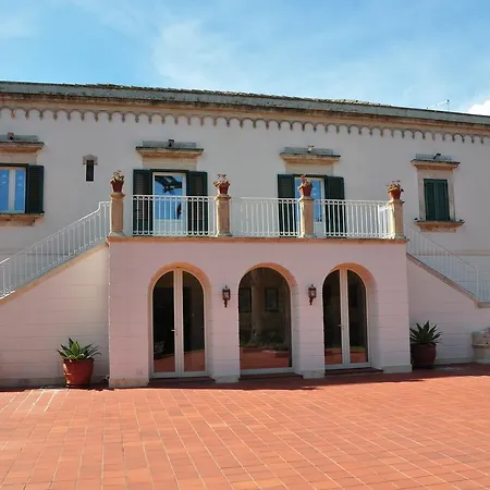 Isola Charm - A Historic Near Punta Del Pero 2*