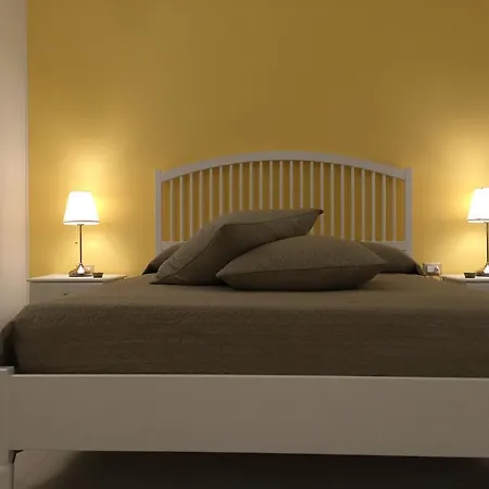 Bed & Breakfast Isola Charm - A Historic Near Punta Del Pero 2*
