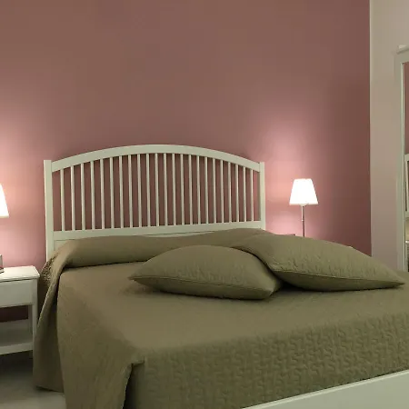 Isola Charm - A Historic Near Punta Del Pero Bed & Breakfast Syracuse