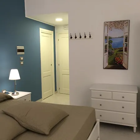 Bed & Breakfast Isola Charm - A Historic Near Punta Del Pero 2*