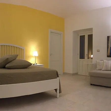 Bed & Breakfast Isola Charm - A Historic Near Punta Del Pero