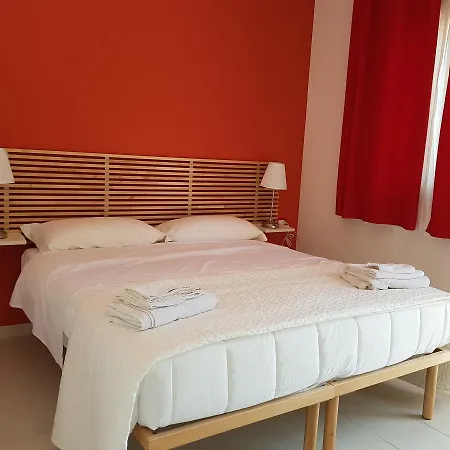 Isola Charm - A Historic Near Punta Del Pero Bed & Breakfast Syracuse