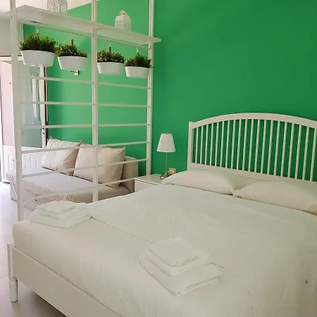 Bed & Breakfast Isola Charm - A Historic Near Punta Del Pero