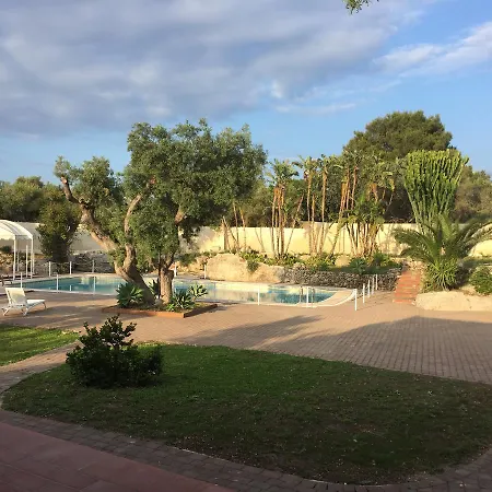 Bed & Breakfast Isola Charm - A Historic Near Punta Del Pero 2*
