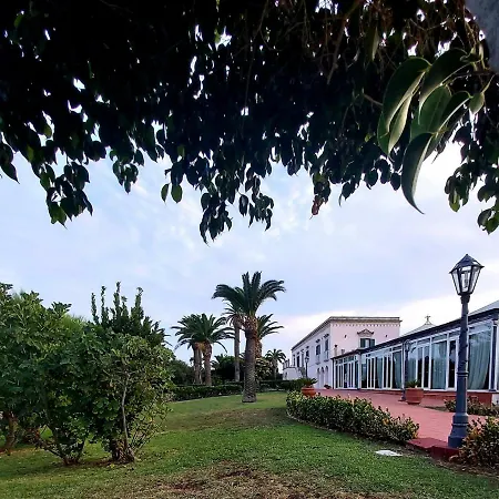 Bed & Breakfast Isola Charm - A Historic Near Punta Del Pero Syracuse