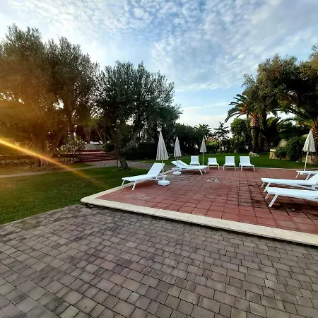 Bed & Breakfast Isola Charm - A Historic Near Punta Del Pero 2*